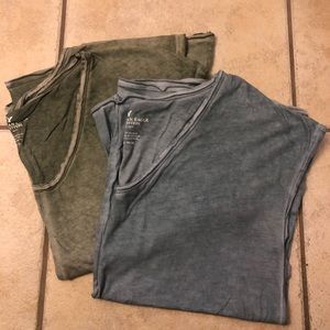 American Eagle v neck tee bundle